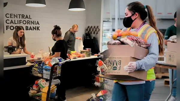 Comida gratis en California: ciudades y fechas para recibir alimentos por Navidad y Año Nuevo 2025 en EE. UU.