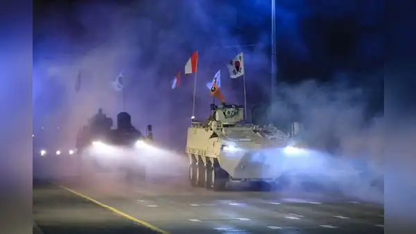 Desfilaron blindados surcoreanos K808 White Tiger por el Día del Ejército