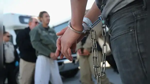 ¡Mucha atención, inmigrante!: Los documentos claves que necesitas para no ser deportado en Estados Unidos en 2025