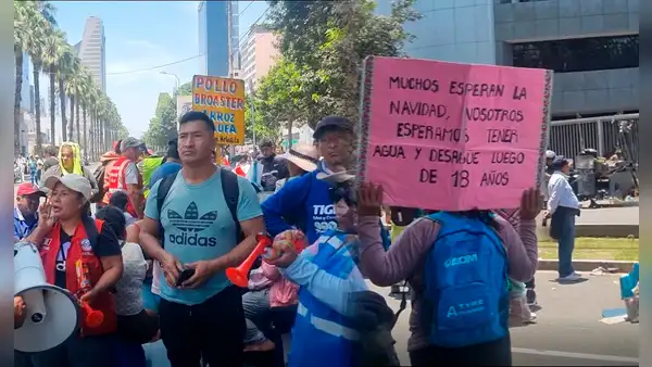 Cientos de vecinos de SJM, VMT y VES piden no paralizar obras de agua y desagüe que esperan hace 18 años