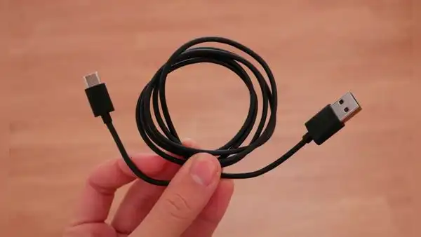 ¿Por qué nunca debes enrollar el cable de carga de tu celular? Esta es la forma correcta de guardarlo