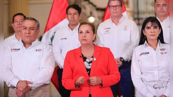 Dina Boluarte acepta que se sometió a intervención quirúrgica y reta a fiscal de la Nación, Delia Espinoza, a investigarla