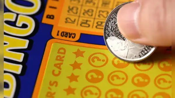 Ganador de la lotería en Nueva York reclama un millón de dólares en juego de rasca y gana: aún hay 3 premios