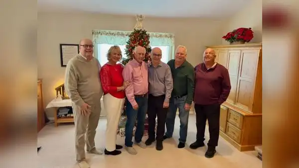 Hombre tuvo emotivo reencuentro con su familia biológica tras 75 años de ser adoptado: "Milagro de Navidad".
