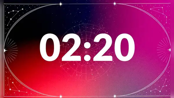 ¿Qué significa ver la hora espejo 02:20 en el reloj?