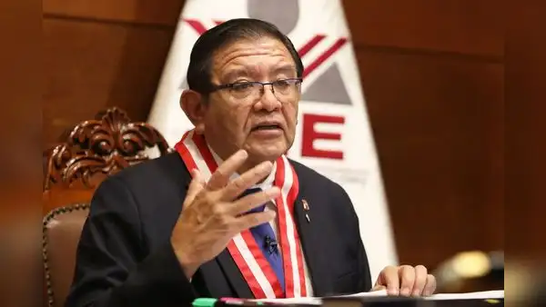 Poder Judicial: expresidente del JNE, Jorge Luis Salas Arenas, se reincorpora a la Corte Suprema