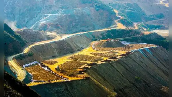 China descubre el mayor depósito de tierras raras en más de 50 años: refuerza su dominio en tecnología frente a Estados Unidos