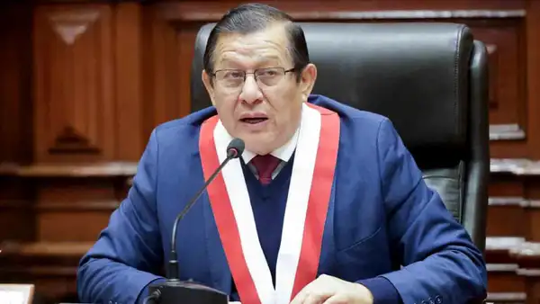 Salhuana insiste en no renunciar pese a escándalo por supuesta red de proxenetismo: "Decisión le corresponde a 13 bancadas"