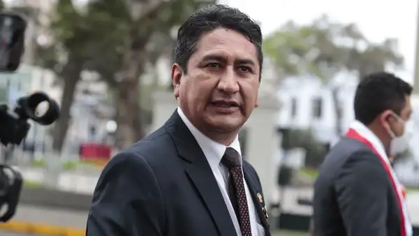 Vladimir Cerrón: Poder Judicial anula prisión preventiva de 18 meses contra prófugo líder de Perú Libre en caso Antalsis