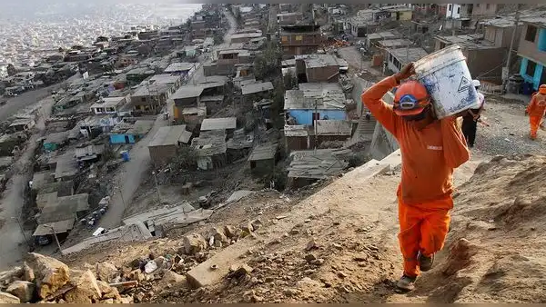 MEF estima que la pobreza en Perú habría bajado al 27% en 2024