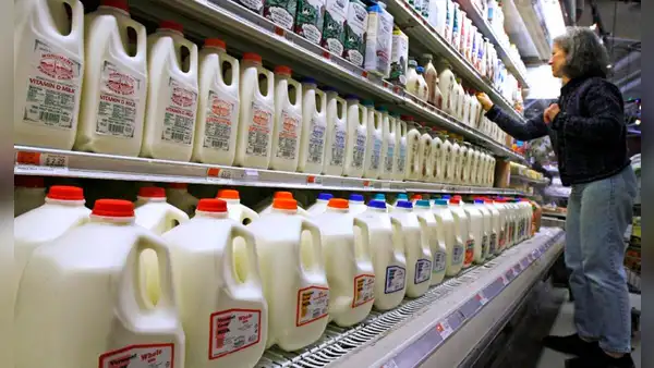 Ordenan retirar 20 mil unidades de leche en Estados Unidos por alerta de la FDA por riesgo de contaminación