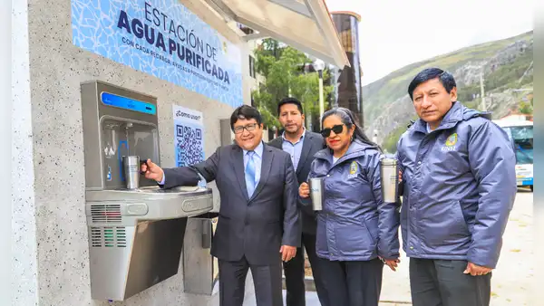 Universidad de Huancavelica implementa dispensadores de agua purificada para reducir el uso de plástico