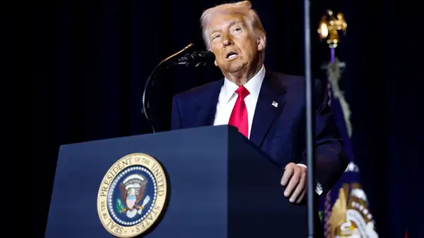 Donald Trump y sus primeras órdenes ejecutivas: ¿cómo afectan al ambiente, la migración y comunidad LGTBIQ+ en EE. UU.?