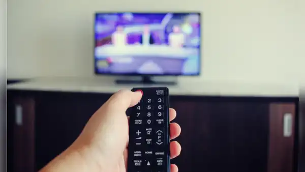 Los televisores que no debes desconectar si quieres ahorrar energía en casa