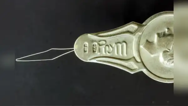 Este es el verdadero uso de la moneda plateada del kit de costura: el objeto que todos tiran sin saber su verdadera utilidad