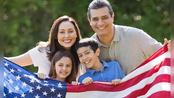 Atención, inmigrantes: cuánto tiempo demora conseguir la Green Card para familias en Estados Unidos, según USCIS