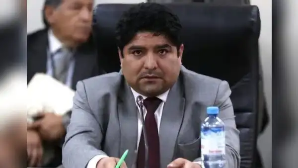 Jorge Torres presentó documento falso para que lo contraten en el Congreso