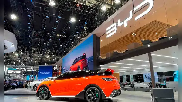 El principal fabricante de autos eléctricos de China busca superar a Tesla con la construcción de nueva planta en Europa