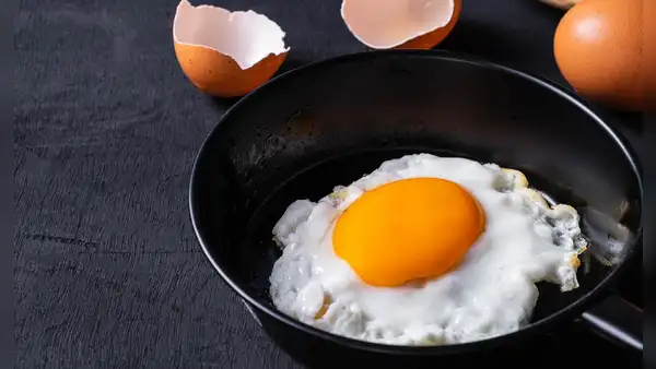 Con este método puedes evitar que los huevos fritos se peguen a la sartén: solo necesitas un ingrediente que usas en tu cocina