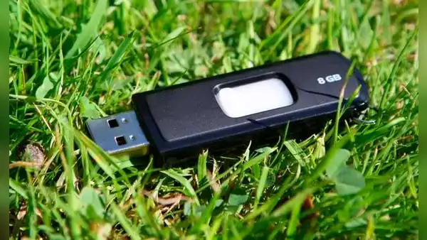 ¿Por qué no debes utilizar una memoria USB que hallaste tirada en la calle? Esto puede pasarle a tu PC