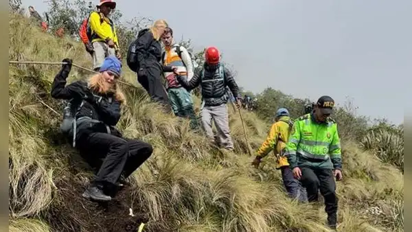 Cusco: rescatan a 26 turistas atrapados por un derrumbe camino a la laguna de Humantay