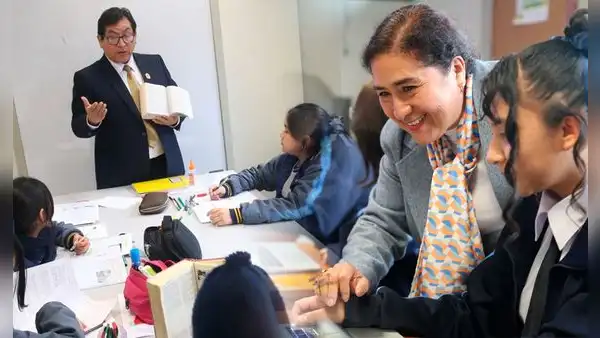 Nueva oportunidad para que docentes peruanos de colegios privados regularicen su título pedagógico