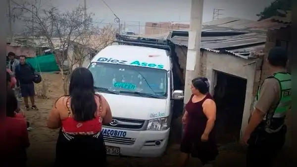 Terrible accidente en Trujillo: combi choca contra una casa y deja a una familia herida mientras dormía