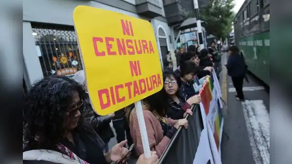 Colectivo de artistas se pronuncia: "Basta de violencia, corrupción y dictadura"