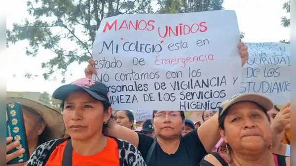 Dejan sin vigilante a 5 colegios bicentenario en Lima Este: padres duermen en exteriores para evitar robos