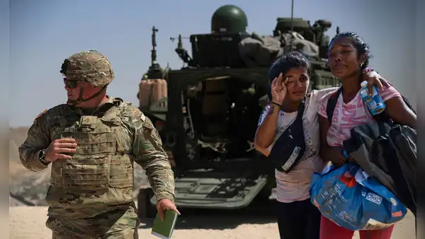 Crece la alerta entre inmigrantes por despliegue de vehículos blindados del Ejército de EEUU en la frontera con México