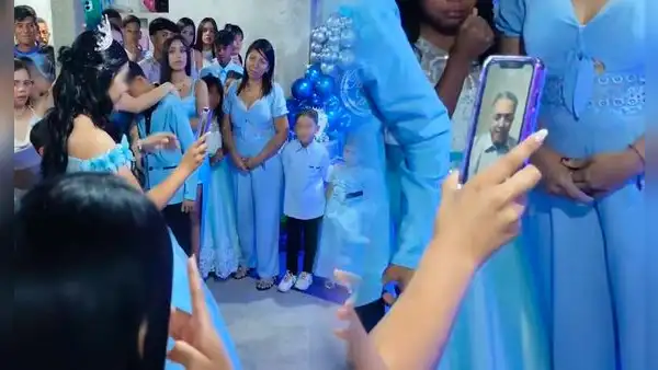 Inmigrante venezolano en Estados Unidos no pudo ir al quinceañero de su hija y decide bailar el vals por videollamada