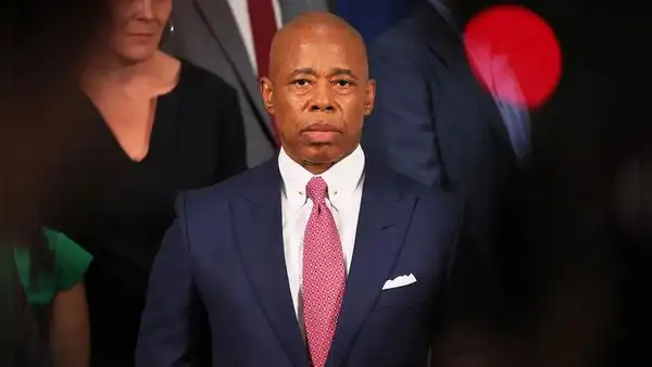 Nueva York: Eric Adams anuncia su candidatura independiente para buscar la reelección en 2025