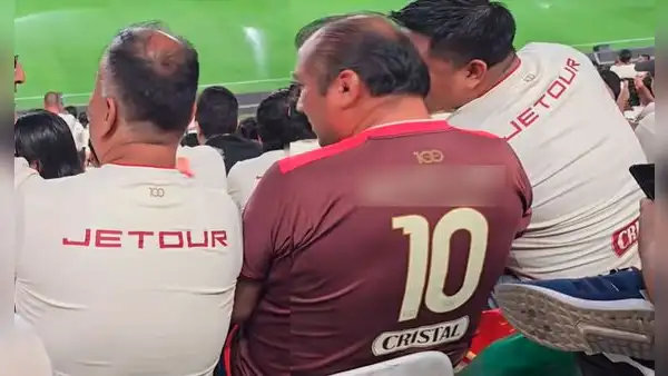 Hincha desata risas en TikTok al ponerse una camiseta de Universitario con curioso estampado: “Remate es remate”