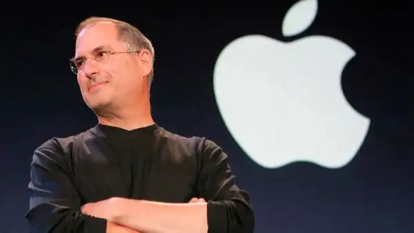 ¿Por qué Steve Jobs fue despedido de Apple, la compañía que él mismo fundó, y cómo fue su regreso?