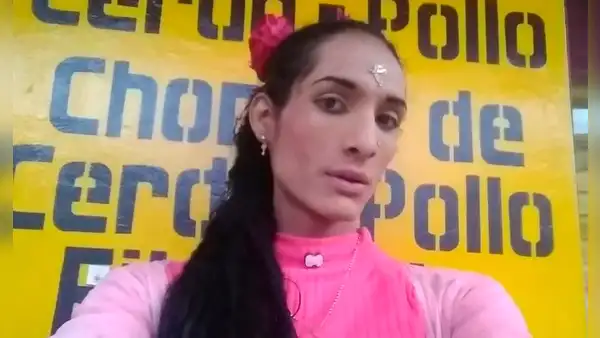 Comunidad LGBT+ se une en velatón en Bogotá tras violento asesinato de mujer trans en Medellín