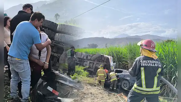 Accidente en La Libertad: cinco muertos deja choque entre volquete y automóvil