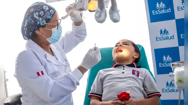 Especialistas de Essalud advierten que 9 de cada 10 niños tienen caries dental