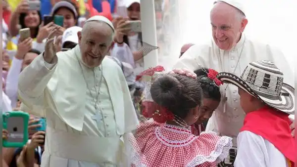 Falleció el papa Francisco: el histórico día que visitó varias ciudades de Colombia y dejó un mensaje de esperanza
