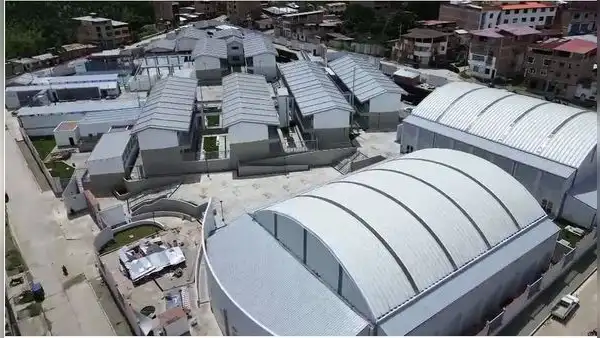 Moderno colegio con piscina y coliseo beneficia a más de 900 estudiantes de la región Cajamarca