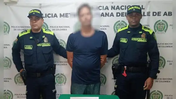 Capturan en Medellín a millonario David Flint Stone tras escándalo de explotación sexual infantil: estaba junto a una menor de edad