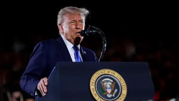 Donald Trump firmó un decreto para que se retire la financiación federal a las radiotelevisiones públicas PBS y NPR