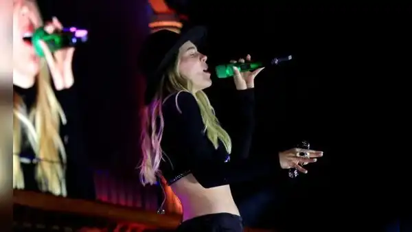 Belinda sorprende y canta nueva versión de "El baile del sapito" en la Feria de Puebla 2025
