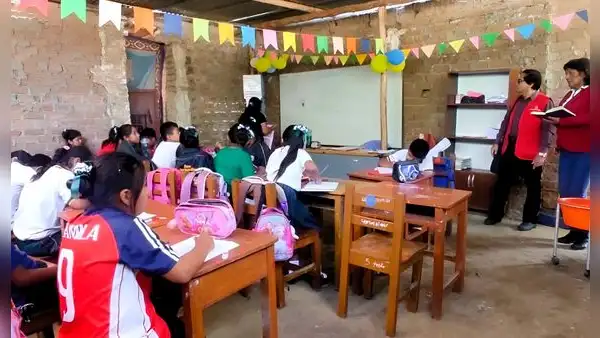 Lambayeque: colegio fue demolido y ahora más de 100 alumnos estudian en corrales y patios de viviendas por falta de nuevo local