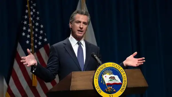 California: ley firmada por Gavin Newsom prohíbe a empleadores pedir la licencia de conducir como requisito de trabajo