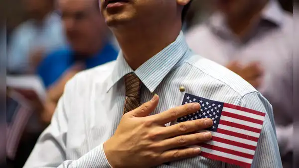 Buenas noticias para inmigrantes en EEUU: nuevo proyecto de ley abriría un camino hacia la ciudadanía americana para trabajadores de este sector