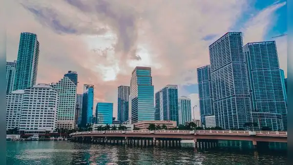Buenas noticias para los inmigrantes en Estados Unidos: este es el condado de Florida que ofrece mayores beneficios migratorios