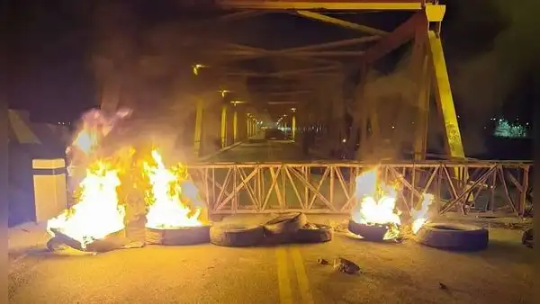 Paro de transportistas en Puno: bloquean puente Internacional de Ilave en protesta contra ola de inseguridad