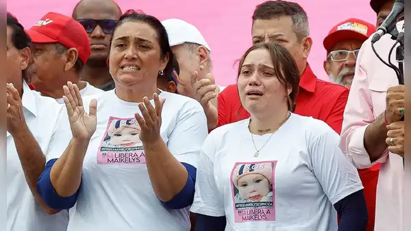 Venezuela recibe a niña de 2 años separada de sus padres venezolanos deportados en Estados Unidos