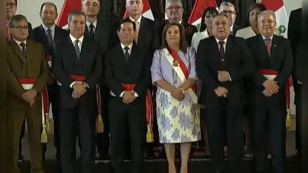 Dina Boluarte solo cambió dos ministerios tras la renuncia de Gustavo Adrianzén como presidente del Consejo de Ministros