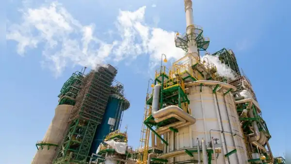 Gobierno autoriza operación temporal de refinerías sin inscripción completa en registro de Osinergmin